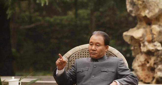 黑料吃瓜总站：历史角色塑造难题：导演吴子牛如何挑选与马少骅演绎邓小平？